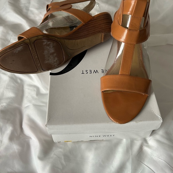 Nine West Natural Colored Sandals, size 10. Slightly used. - Picture 3 of 5